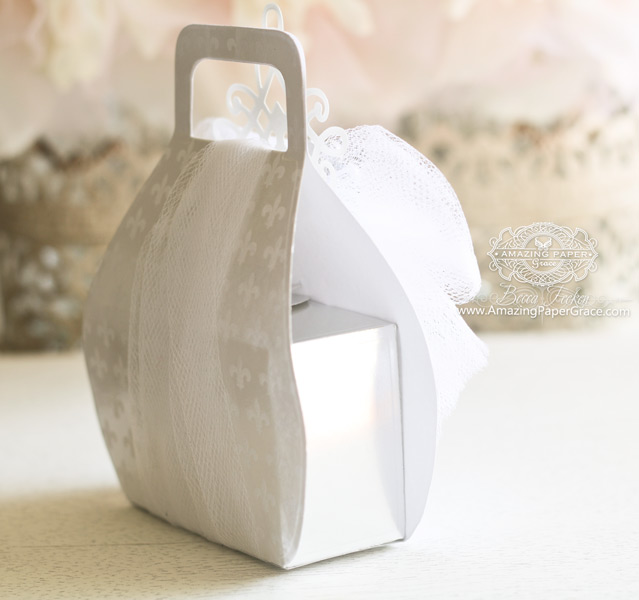 Favorably Simple Gift Bag - New Amazing Paper Grace die at Spellbinders - www.amazingpapergrace.com