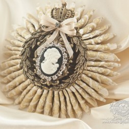 Gift Making Ideas by Becca Feeken using A Gilded Life Crowned Medallion Bronze by Spellbinders - www.amazingpapergrace.com